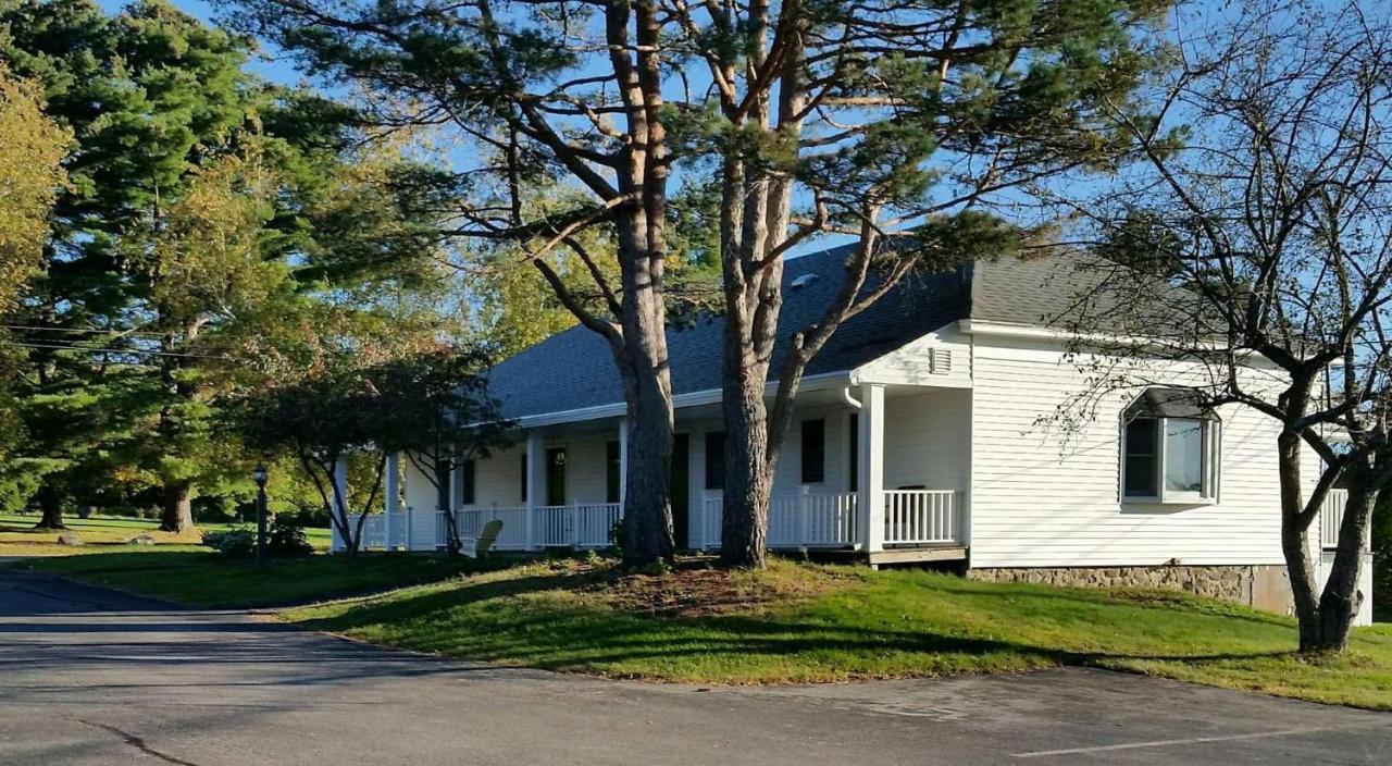 Windrifter Resort Wolfeboro Exterior photo