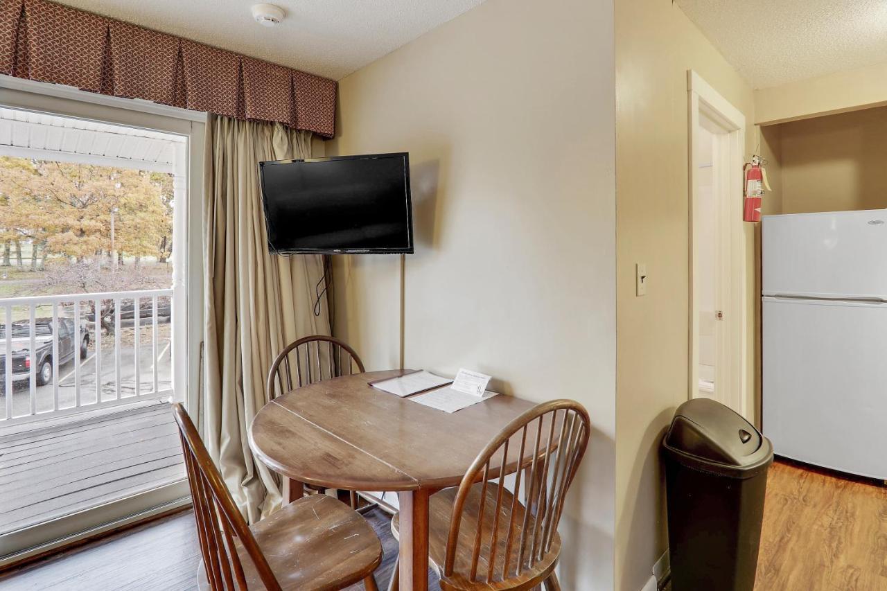Windrifter Resort Wolfeboro Room photo